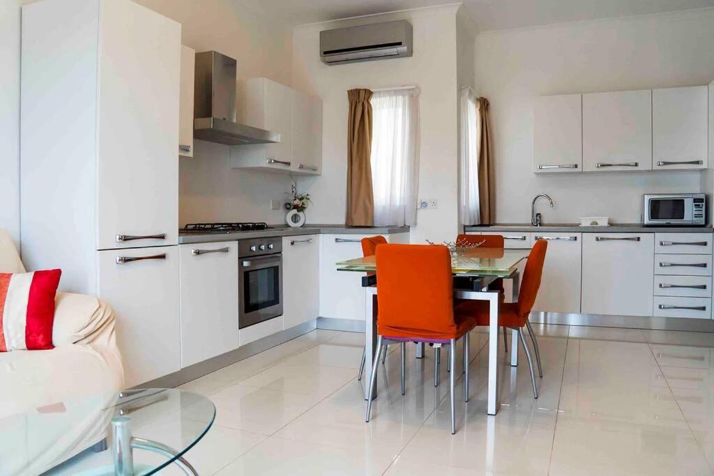 Luxurious Furnished Penthouse Apartment In Sliema Exterior photo