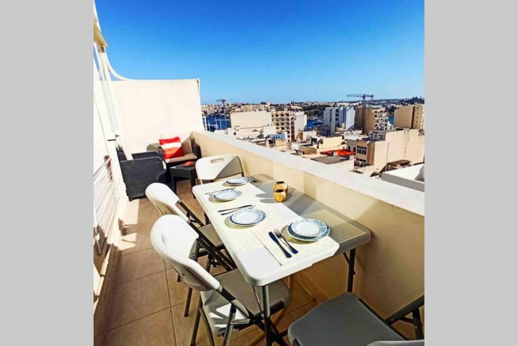 Luxurious Furnished Penthouse Apartment In Sliema Exterior photo